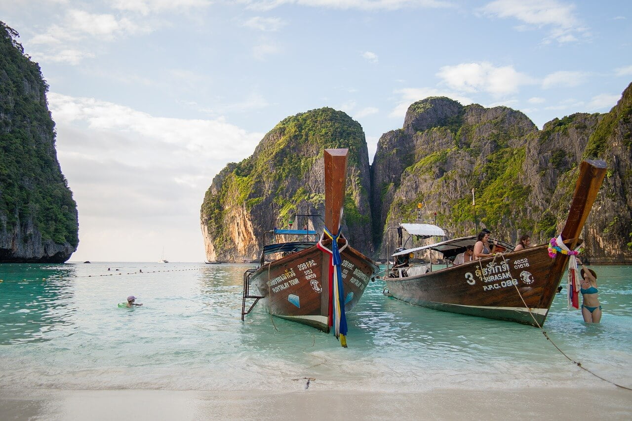 Asia phuket. Залив Майя, ко-Пхи-Пхи, Таиланд. Таиланд Пхи Пхи лодки. Майя Бэй Самуи. Фи фи остров в Тайланде.